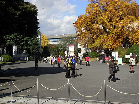 正面入口から見た東京国立博物館の館内